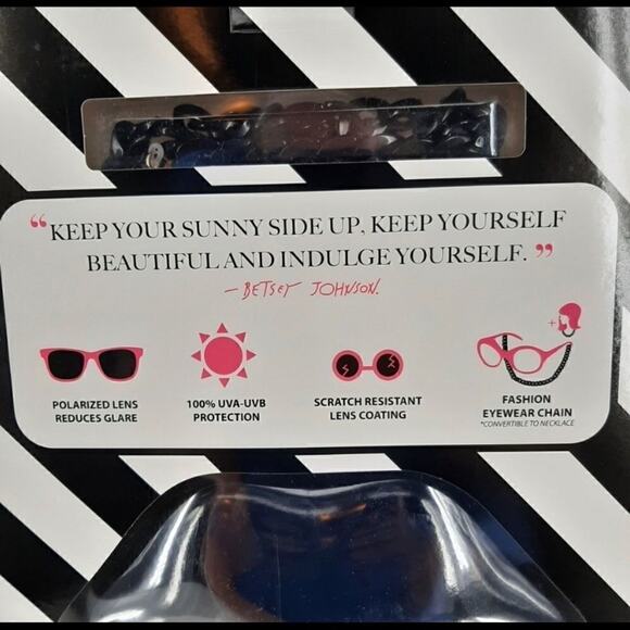 New Betsey Johnson Sunglass chain case box set New In Box LAST ONE